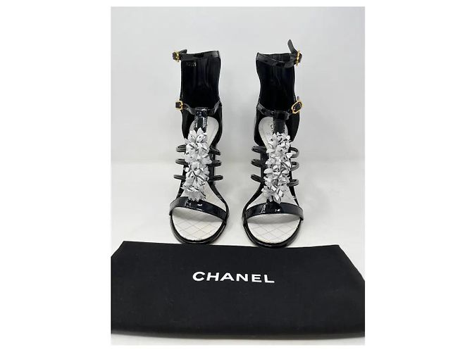 Nuove sandali Chanel neri in vernice Nero - vista 8
