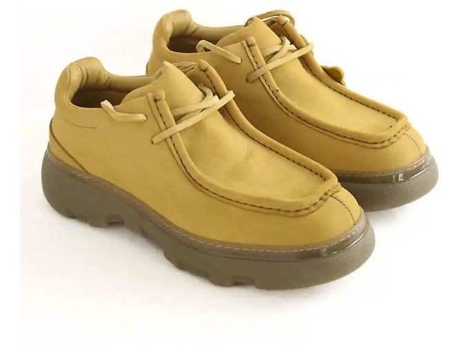 Burberry Chaussures à lacets en daim vertes - vue 3