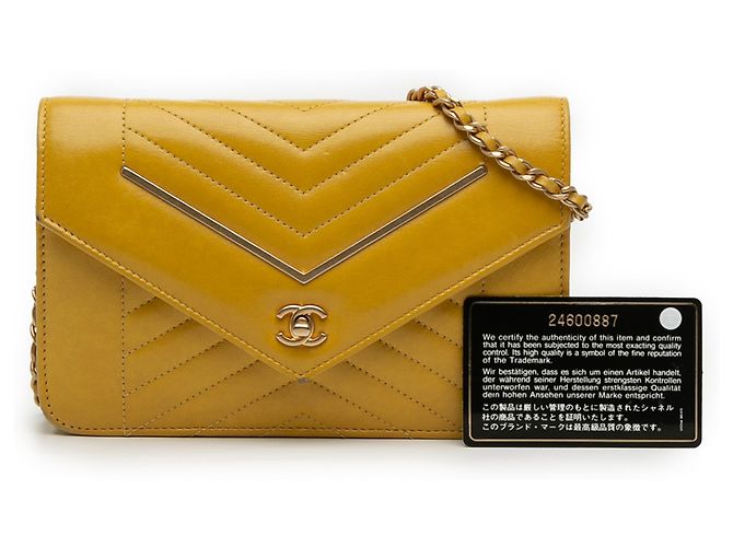 Chanel Giallo Piccolo Flap in Pelle di Agnello a Chevron Inverso - vista 12
