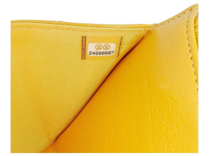 Chanel Giallo Piccolo Flap in Pelle di Agnello a Chevron Inverso - vista 6
