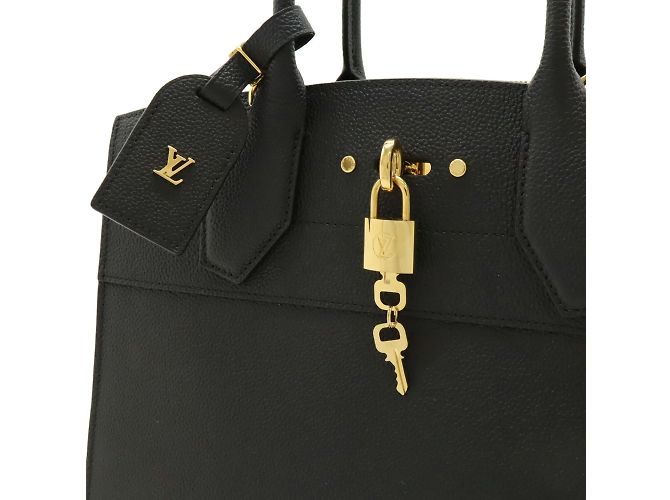 Borsa a mano/spalla City Steamer MM Louis Vuitton Nero - vista 10