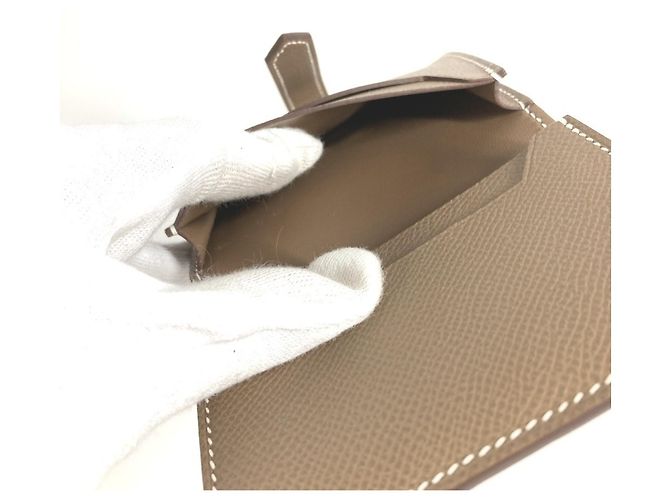 Tarjetero bifold H Logo Bearn de Hermès Beige Gris pardo - vista 10