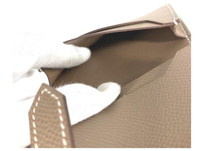Tarjetero bifold H Logo Bearn de Hermès Beige Gris pardo - vista 11