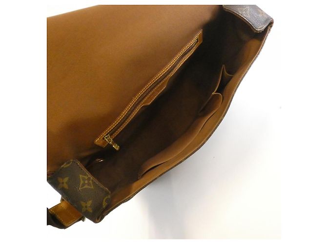 Borsa a Spalla Monogram Abbesses di Louis Vuitton Marrone - vista 9