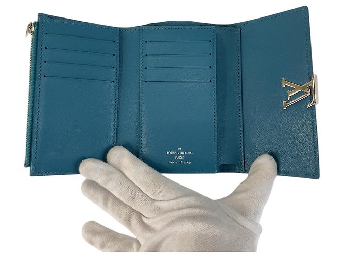 Louis Vuitton Crocodile Capucines Compact Wallet Blue - view 7