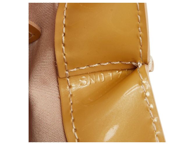Borsa tote Louis Vuitton Monogram Vernis Wilshire PM Beige Corallo - vista 9
