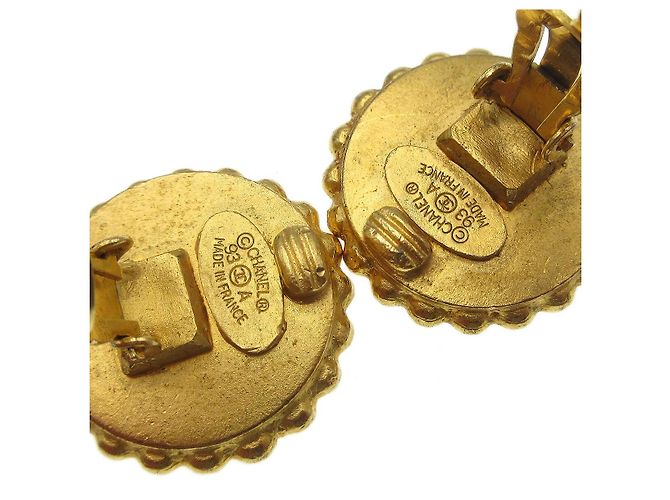 Chanel CC Round Stud Metal and Enamel D'oro - vista 3