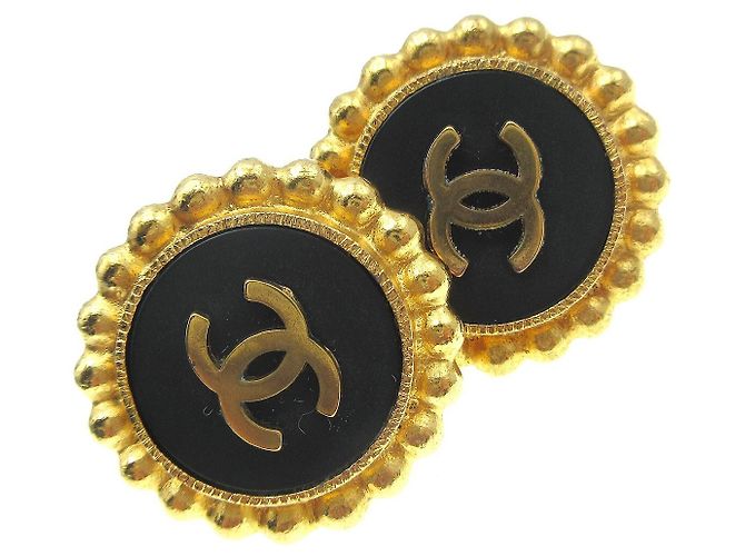 Chanel CC Round Stud Metal and Enamel D'oro - vista 5