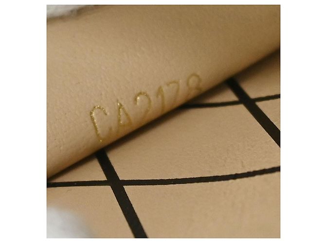 Porta Moedas Edição Limitada Monogram Cerises Louis Vuitton Bege - vista 5