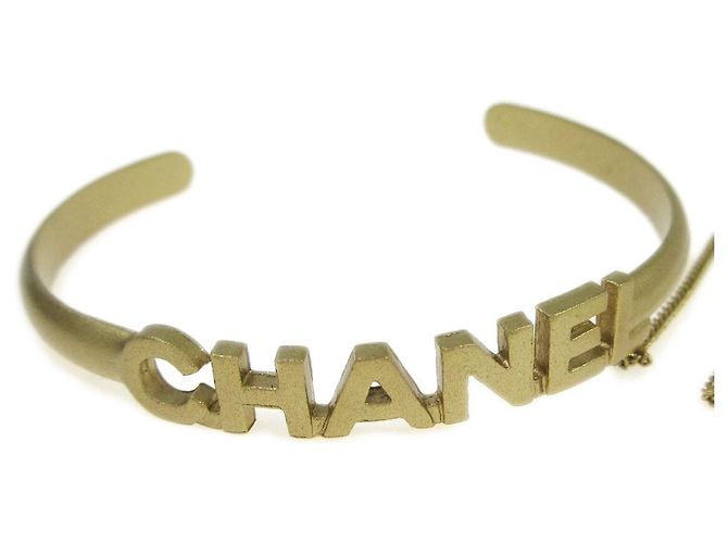 Bracciale rigido Chanel Logo con metallo CC e cristalli D'oro - vista 2