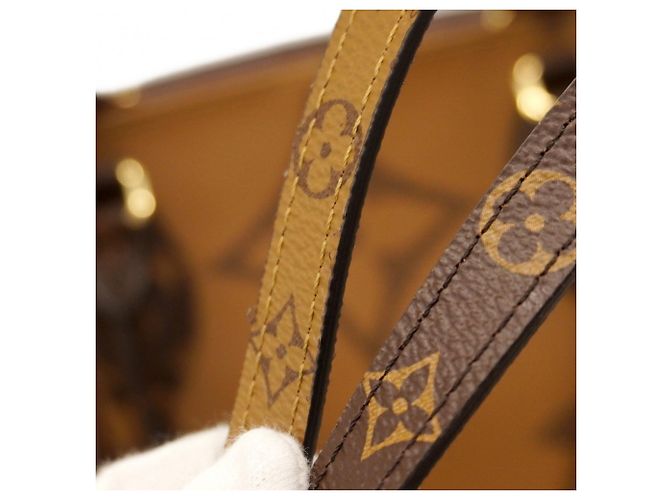 Twist Louis Vuitton Monogram Giant Reverse On-the-Go Tote Bag Braun - Ansicht 7