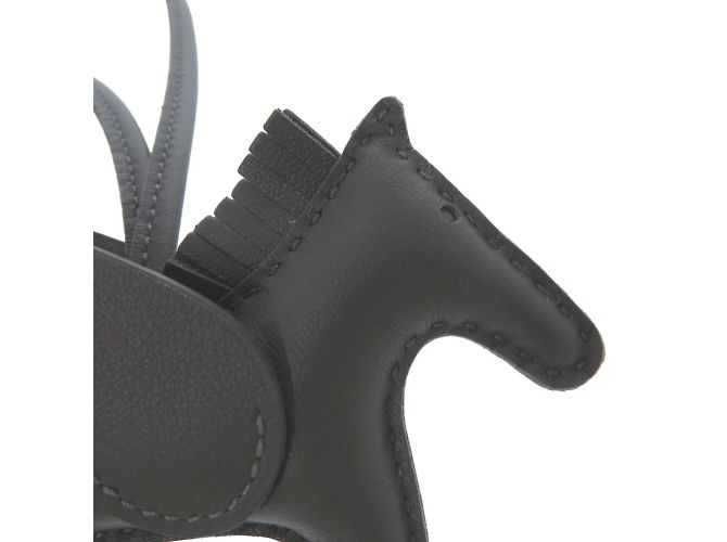 Portachiavi Charm Pegasus Rodeo PM di Hermès Grigio - vista 4
