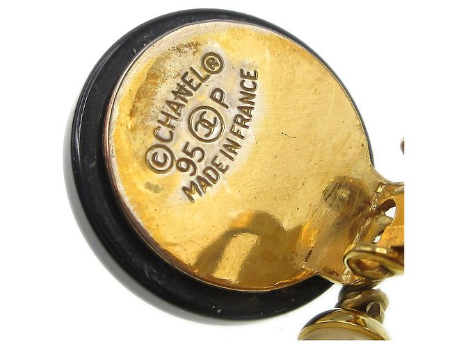 Orecchini pendenti Chanel CC in metallo con perle sintetiche D'oro - vista 3