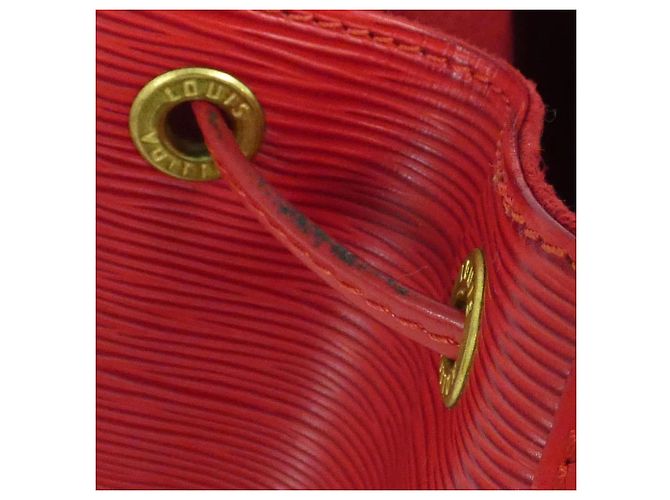 Noe Bolso de Hombro Petit Noé Epi Louis Vuitton Roja - vista 5