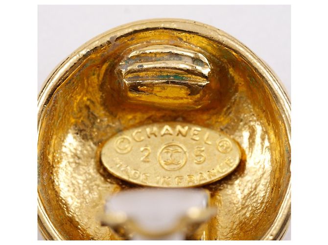 Vintage Chanel goldplattierte Matelassé Clip-Ohrringe Golden - Ansicht 10