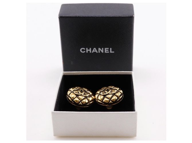 Vintage Chanel goldplattierte Matelassé Clip-Ohrringe Golden - Ansicht 16