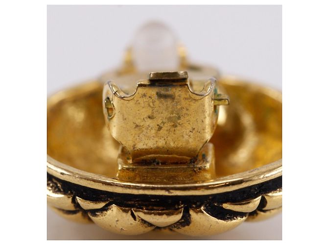 Vintage Chanel goldplattierte Matelassé Clip-Ohrringe Golden - Ansicht 9