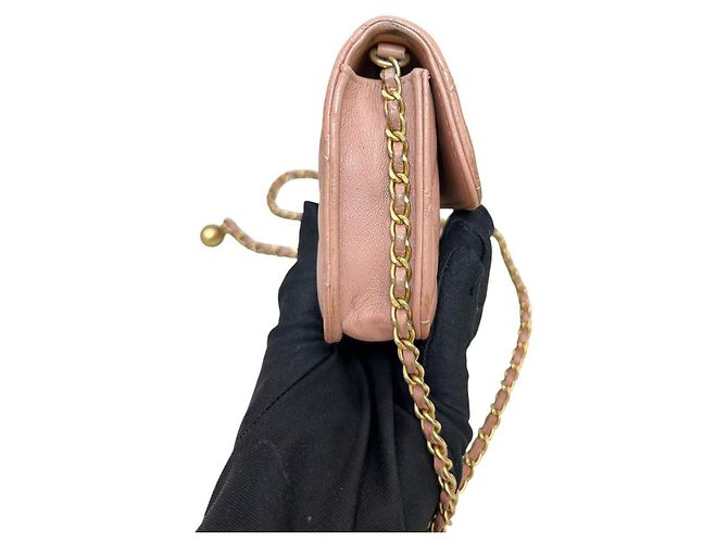 CHANEL Pre-Owned 2021 Mini Clutch de Cuir de Cordero Pearl Crush con Cadena Rosa - vista 4