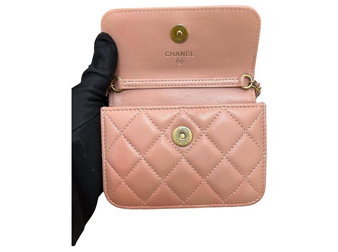 CHANEL Pre-Owned 2021 Mini Clutch de Cuir de Cordero Pearl Crush con Cadena Rosa - vista 9