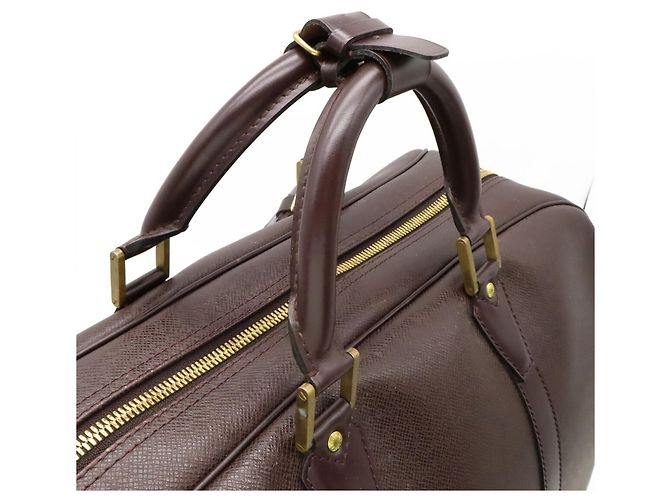 Borsa Kendall in pelle Taiga PM Louis Vuitton Bordò - vista 4