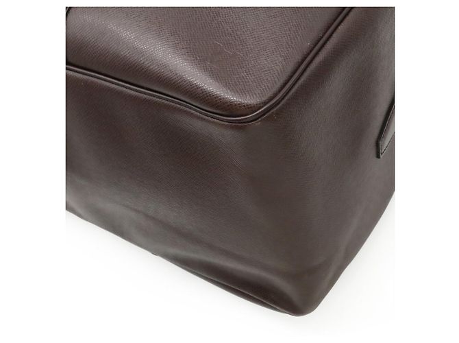 Borsa Kendall in pelle Taiga PM Louis Vuitton Bordò - vista 5