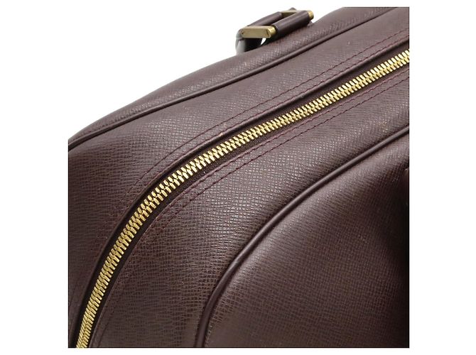 Borsa Kendall in pelle Taiga PM Louis Vuitton Bordò - vista 6
