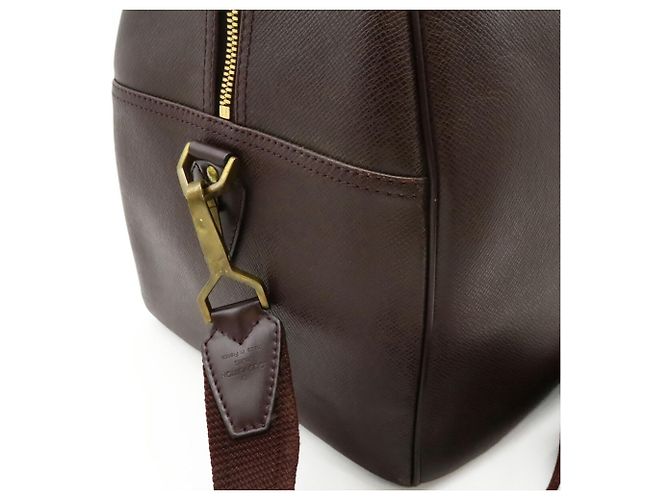 Borsa Kendall in pelle Taiga PM Louis Vuitton Bordò - vista 7