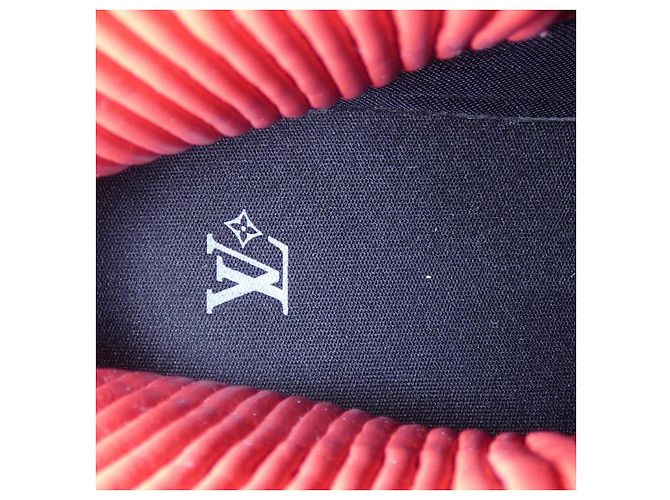 Baskets de course LV Footprint de Louis Vuitton Noir Blanc Rouge - vue 6