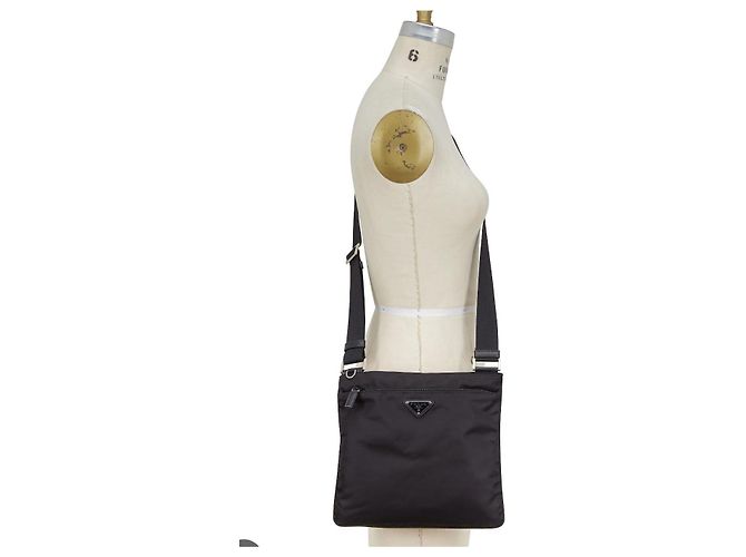 Prada Vintage Vela Nero Schultertasche aus schwarzem Nylon - Ansicht 9