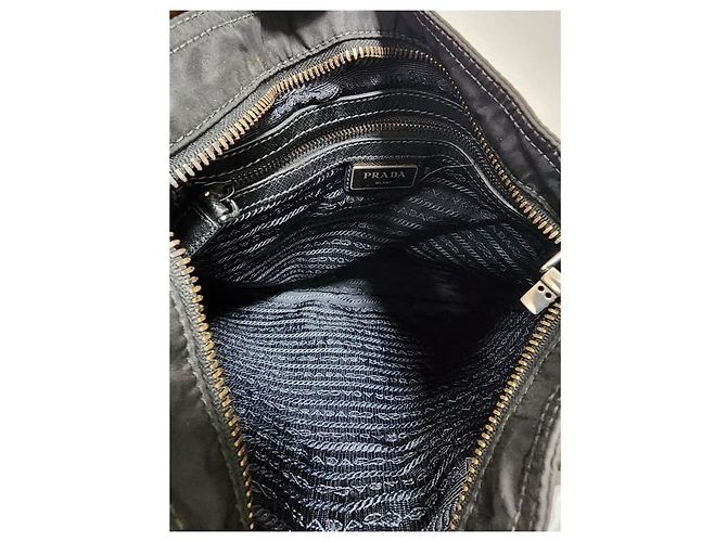 PRADA Piccola Borsa a Tracolla in Nylon Tessuto e Pelle Saffiano Nera Nero - vista 10