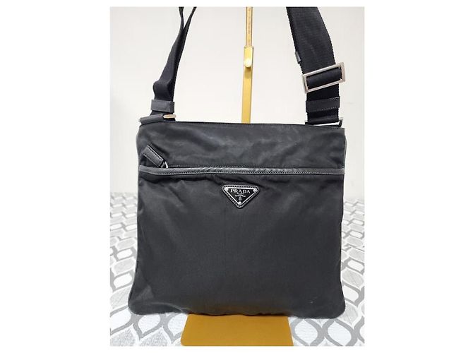 PRADA Piccola Borsa a Tracolla in Nylon Tessuto e Pelle Saffiano Nera Nero - vista 4