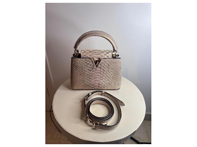 Louis Vuitton Capucines Mini en Python Rosa Metálico - vista 2