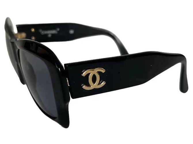 Gafas de sol negras con logo CC dorado Chanel 02464 Negro - vista 3