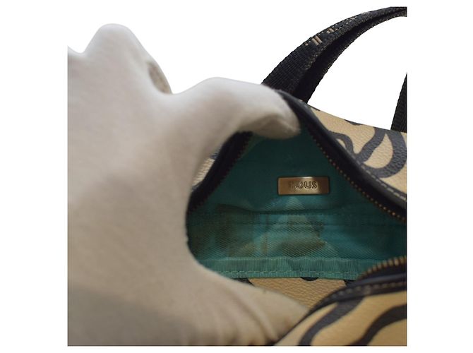 Autre Marque Borsa a tracolla TOUS Kaos nera e crema con firma orso, modello piccolo. Bianco - vista 16