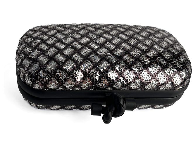 Knot Bottega Veneta Clutch Minauderie Bicolore in Pelle e Paillettes con Nodo - vista 6