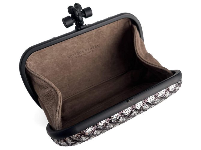 Knot Bottega Veneta Clutch Minauderie Bicolore in Pelle e Paillettes con Nodo - vista 9