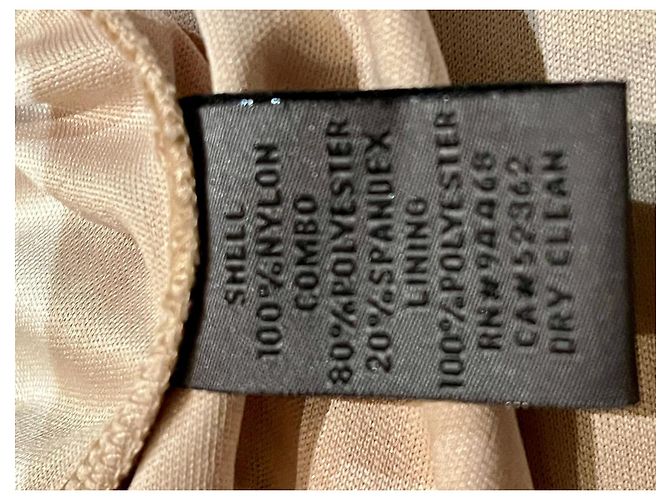 Vera Wang Schwarzes Spitzenkleid mit Schleppe - Ansicht 7