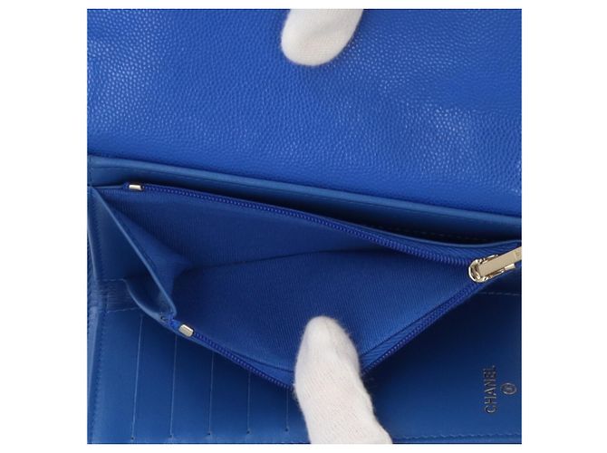Timeless Chanel Matelassé Dreifach-Brieftasche Blau - Ansicht 7