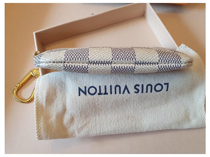 Louis Vuitton Llave de bolsillo Damier Azur Blanco roto - vista 6