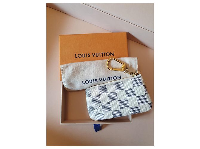 Louis Vuitton Llave de bolsillo Damier Azur Blanco roto - vista 7