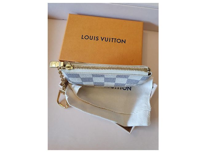 Louis Vuitton Llave de bolsillo Damier Azur Blanco roto - vista 8