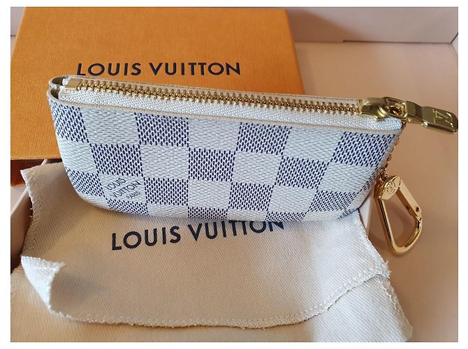 Louis Vuitton Llave de bolsillo Damier Azur Blanco roto - vista 9