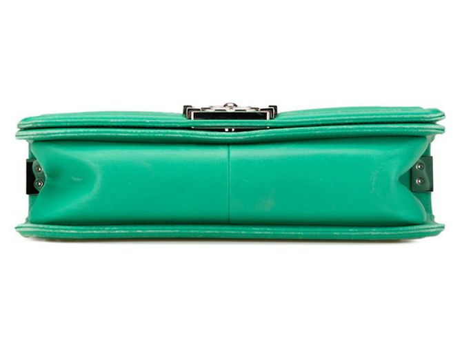 Chanel Boy Flap Chevron Lambskin with Holographic PVC Old Medium Verde - vista 6