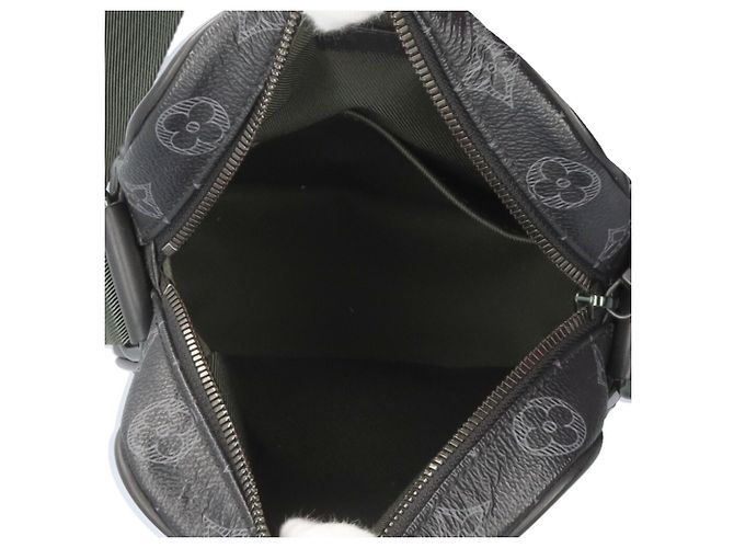 Borsa a Spalla Louis Vuitton Danube PM Vivienne Monogram Eclipse Nero Monogramma - vista 6