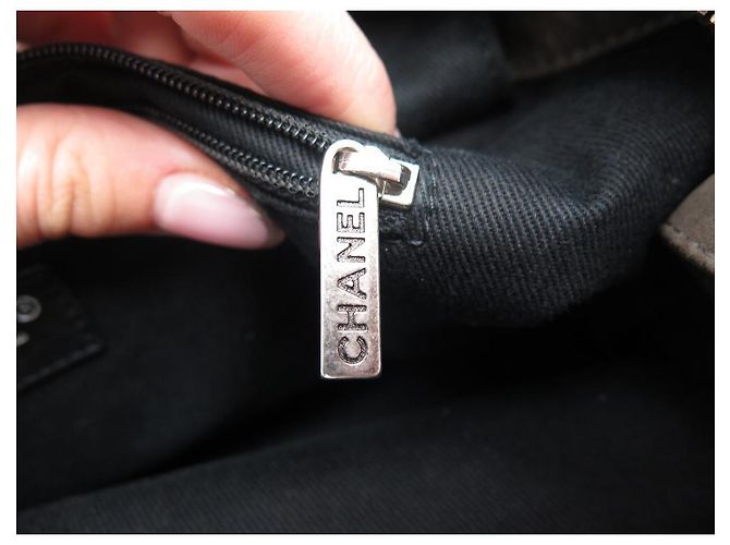 BORSA A MANO CHANEL GABRIELLE IN PELLE IRIDESCENTE QUILTED TAUPE - vista 12