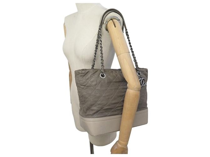 BORSA A MANO CHANEL GABRIELLE IN PELLE IRIDESCENTE QUILTED TAUPE - vista 8