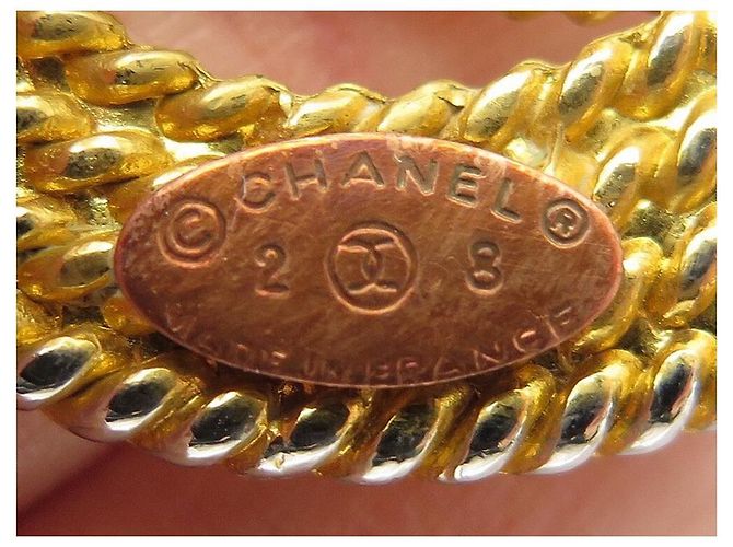 ORECCHINI VINTAGE CHANEL 1989 A PENDA LOGO CC DI CASTELLANE D'oro - vista 6