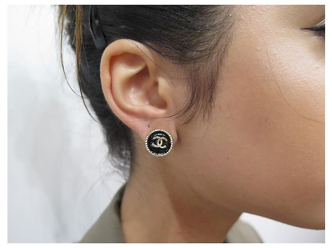NUOVE ORECCHINI CHANEL LOGO CC ROTONDI A PUNTA IN METALLO DORATO D'oro - vista 10