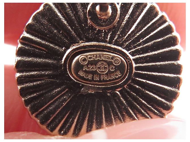 NUOVE ORECCHINI CHANEL LOGO CC ROTONDI A PUNTA IN METALLO DORATO D'oro - vista 6