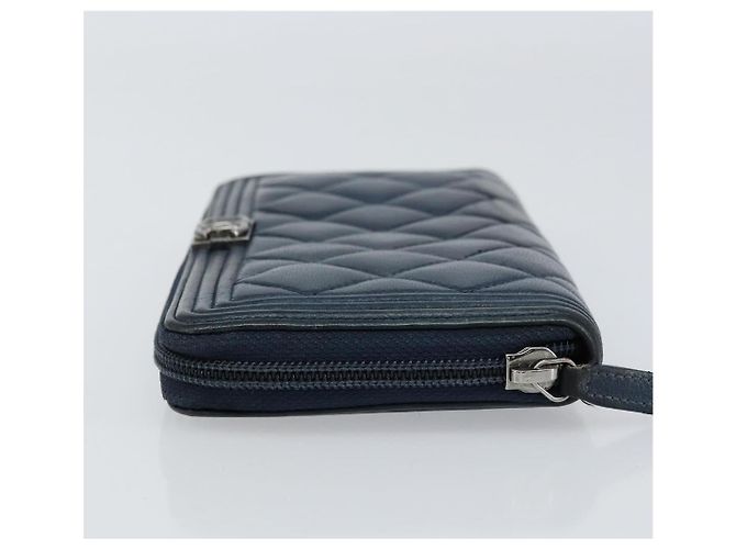 Cartera Chanel Boy de piel de cordero acolchada Azul marino - vista 4